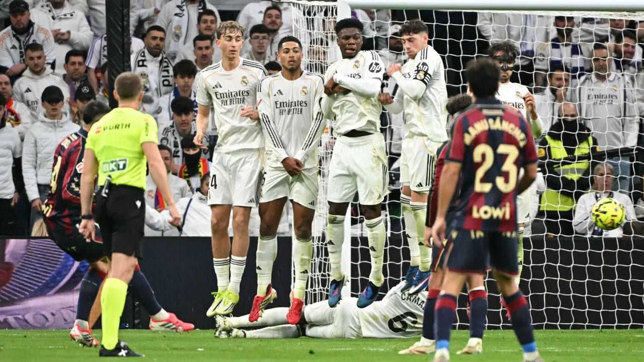 مستقبل نجم ريال مدريد يثير تساؤلات حول تعزيز صفوف مانشستر يونايتد القادمة